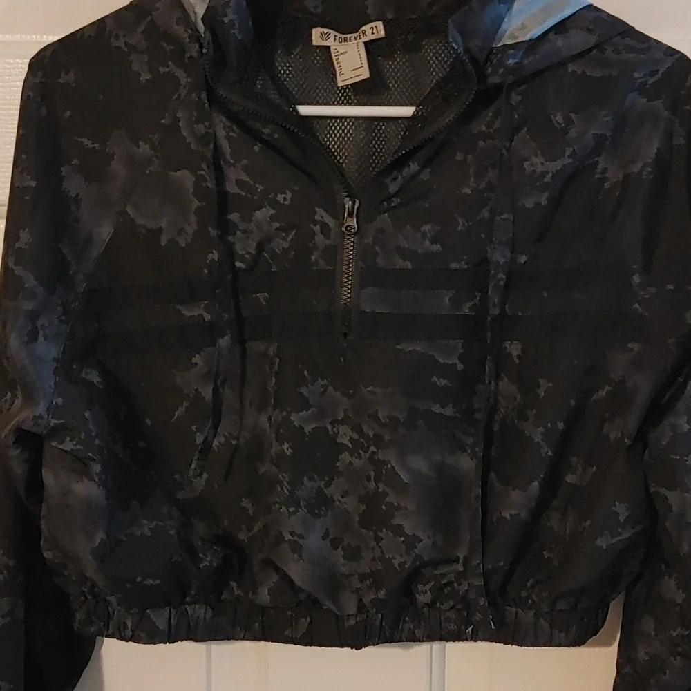 Forever 21 Black Camo Cropped Quarter Zip Wind Jacket With Hood Size Small - Picture 3 of 5